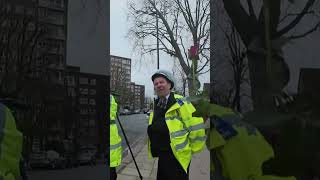 Llevé Rosas A La Policia Por San Valentin Y Casi Me Arrepiento