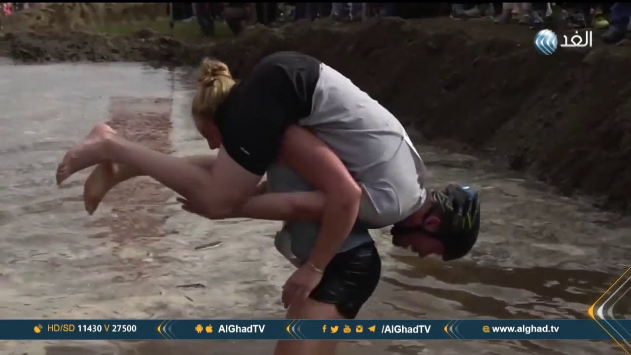 مسابقة لحمل الزوجات والجائزة 5 أضعاف وزن الزوجة نقودا!!