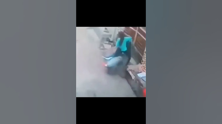 Activa pe sawar papa ki pari 😂:funny scooty accident #shorts