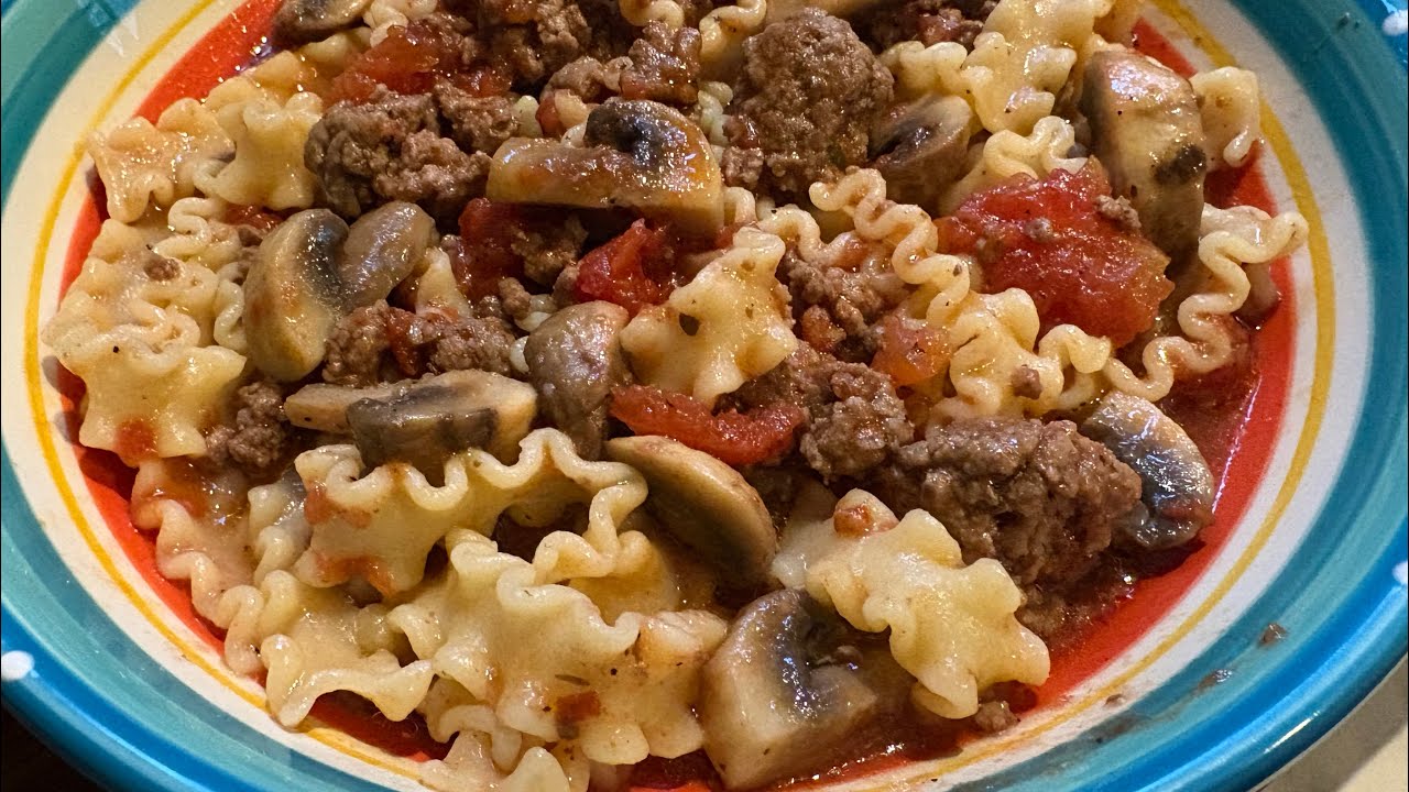 Паста Мафальдине с говяжьим фаршем и грибами (с простым томатным соусом)