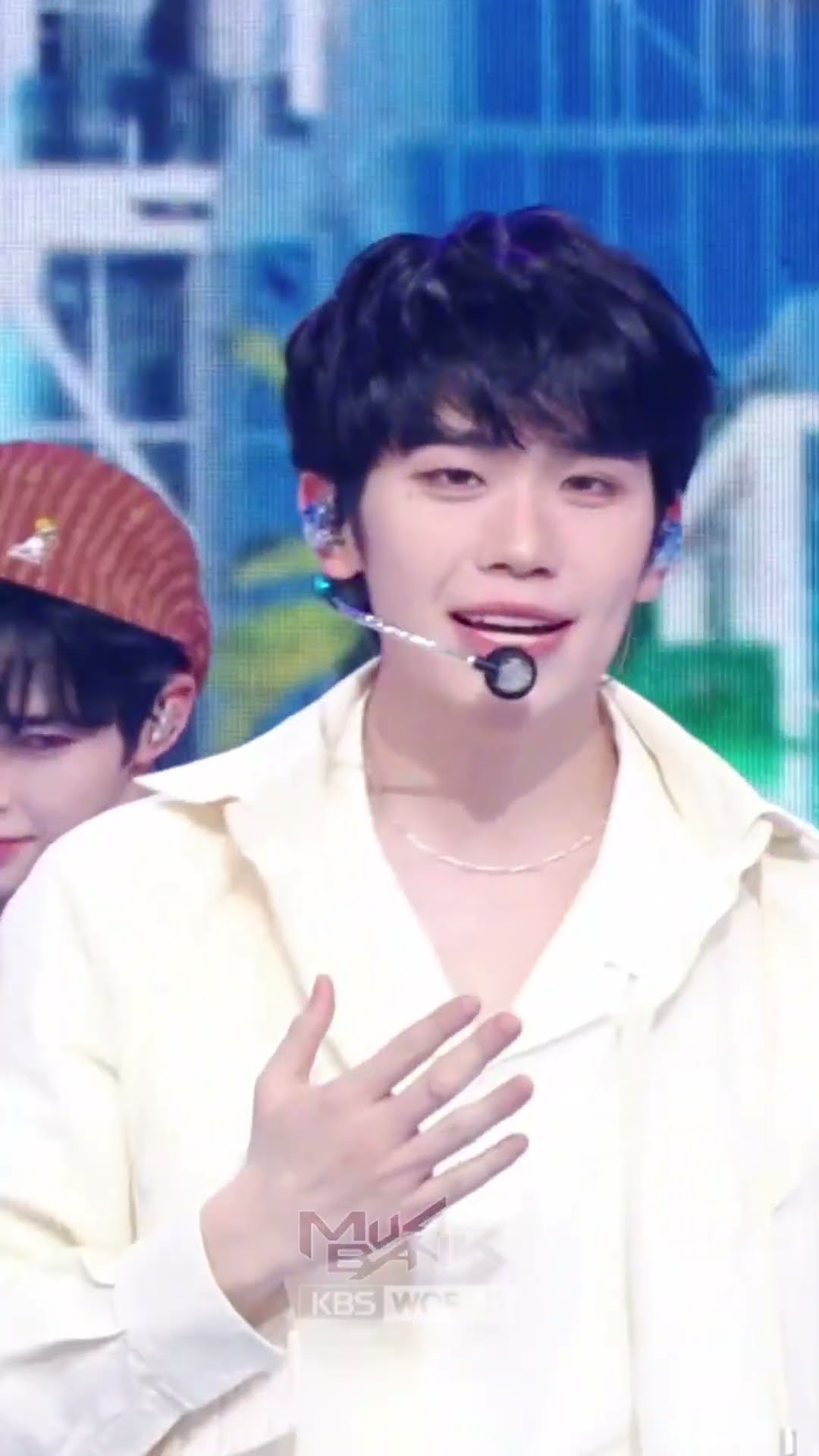 BLUE - ZEROBASEONE ゼロベースワン 제베원 #BLUE #ZEROBASEONE #ゼロベースワン #제베원 #Shorts #MusicBank | KBS WORLD TV