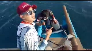 Mancing di laut lepas. Strek Ikan marlin. Bersama fio jack
