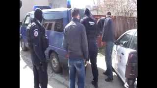 -- video: Mugurel Manea, redactor "Adevărul";
-- material video ataşat articolului "Procurorii DNA, percheziţii la firmele din Slatina controlate de Darius Vâlcov" publicat joi - 26 martie 2015.