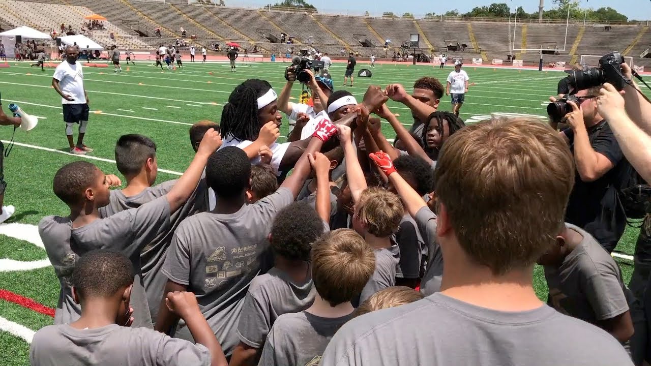 The Saints' Alvin Kamara hosts first youth football camp in New Orleans