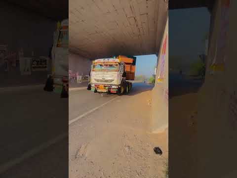 is tatatruck ke tyre gin ke comment kro kitne tyre h#tata#trending#truckdriverjobs#automobile#shorts