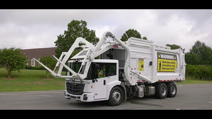 Heil Half/Pack with Freightliner EconicSD