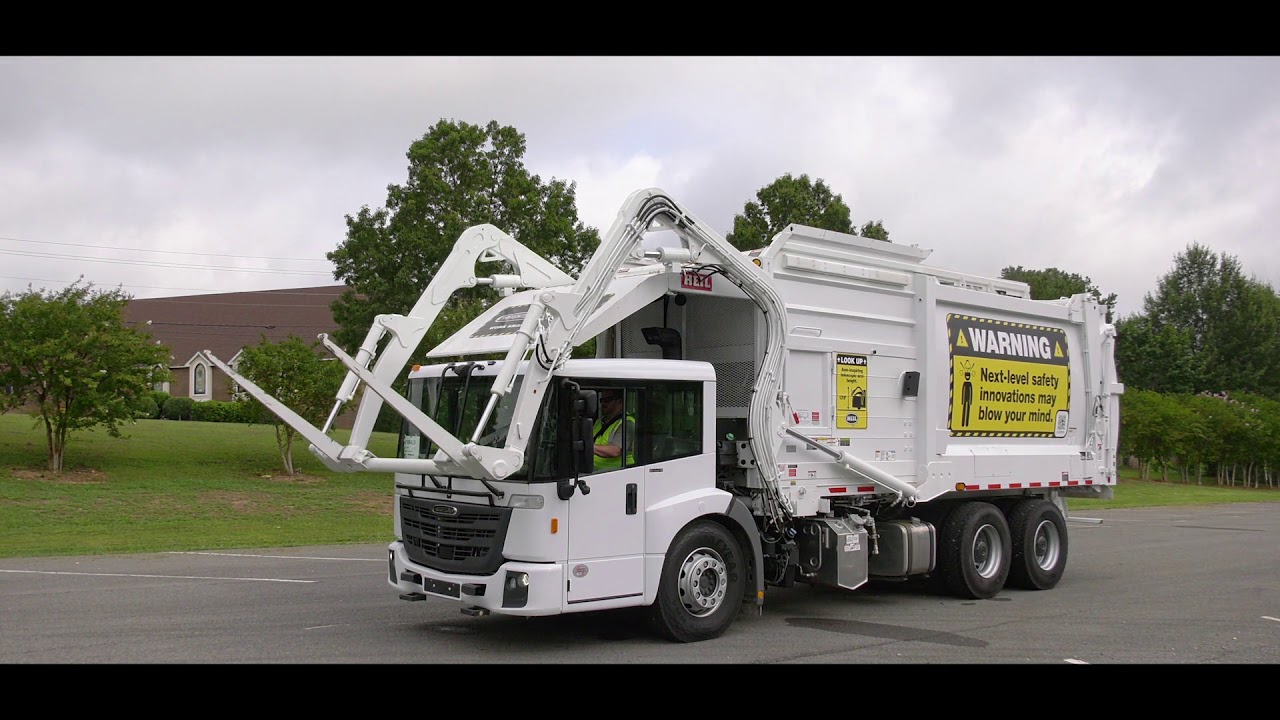 Heil Half/Pack with Freightliner EconicSD