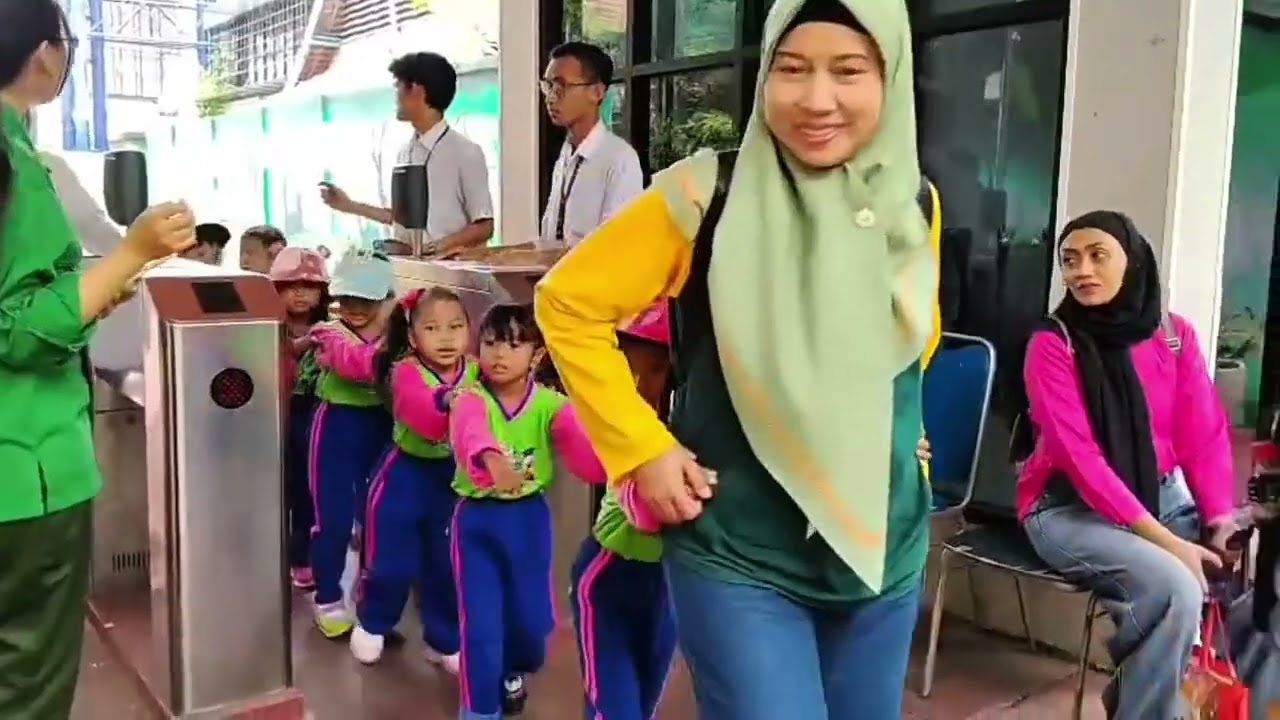 Educity Tour ke Kebun Binatang Surabaya Kelompok A TK Putera Harapan