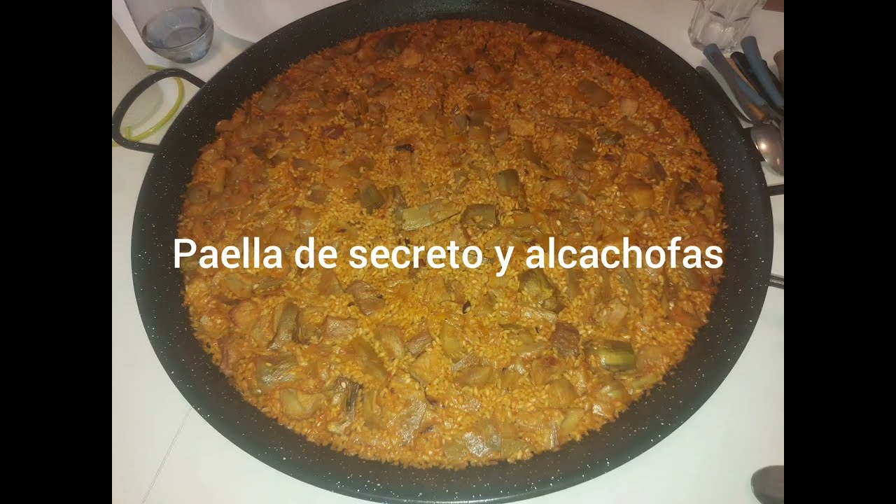 Paella de secreto y alcachofas