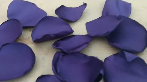Como fazer rosa de fita de cetim dobrada passo a passo?