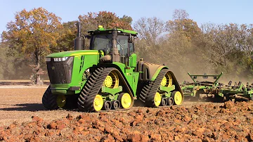 Kolik koní má John Deere 9620RX?