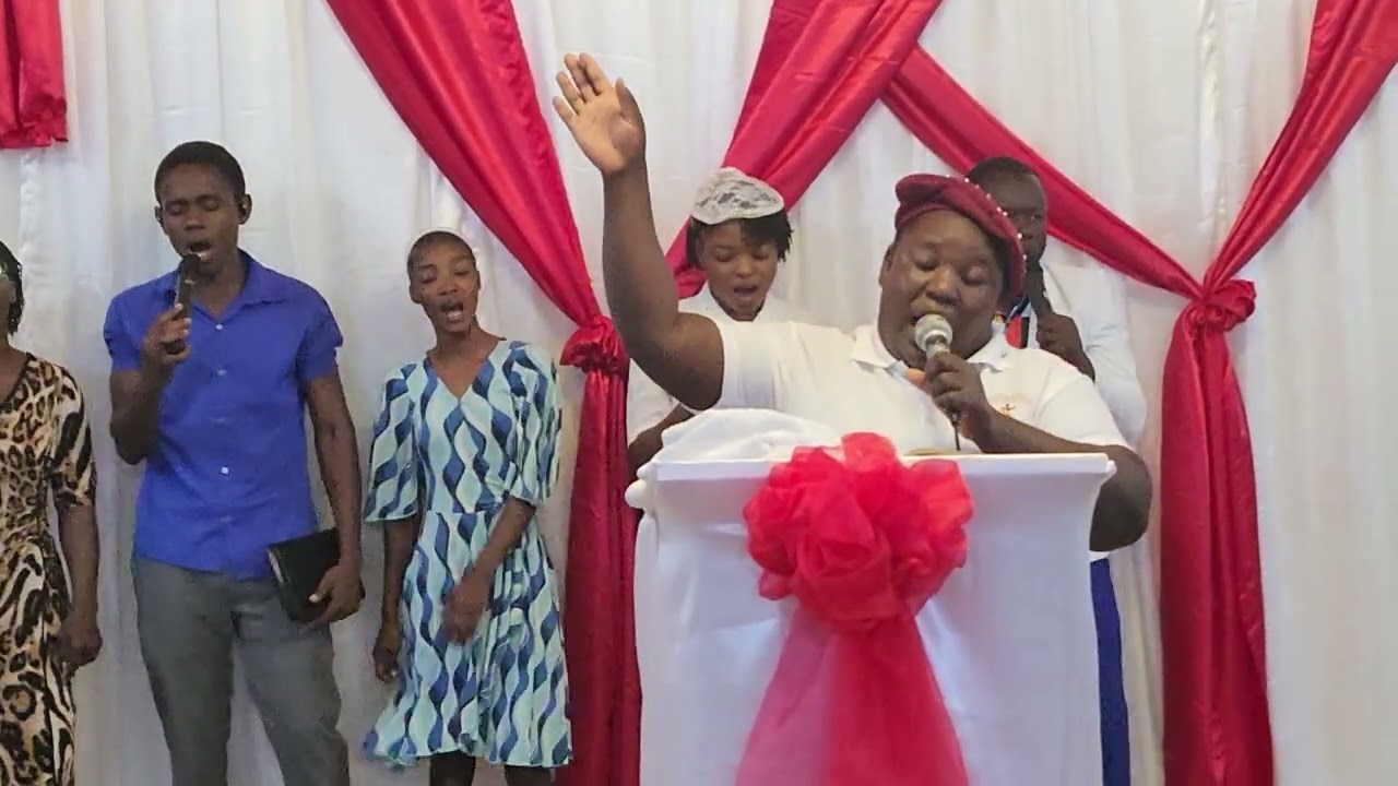 4ème année d’existence du Ministère de la Grâce de Bohoc.  Adoration avec la Sr Gardy Saint-Amour. 