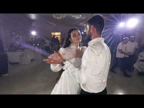 Сестра спела на свадьбе...
