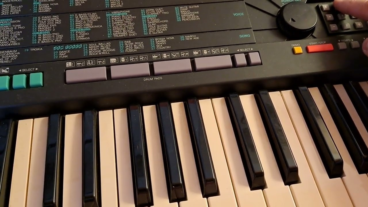Yamaha PSR-150 äänessä - YouTube