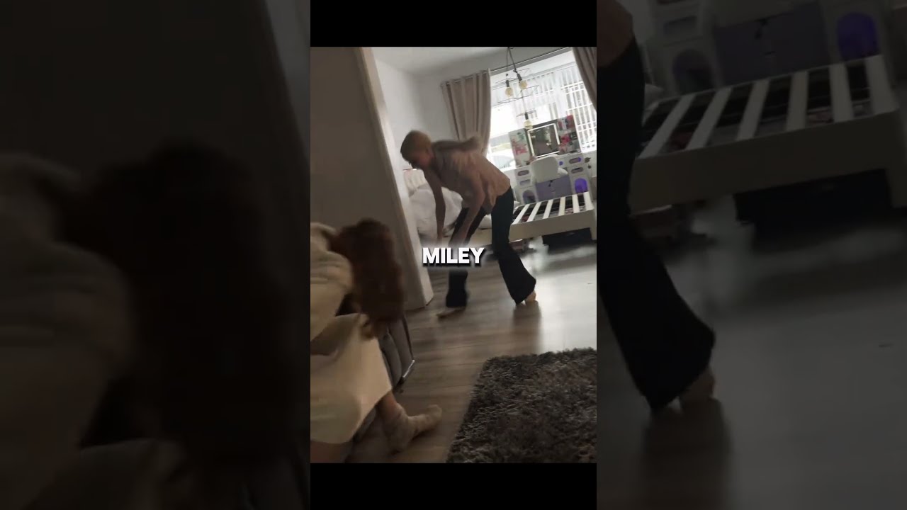 Spoiled Teen Smashes Her Sisters Phone You Re Opinion On This Behavior Ungrateful Sad