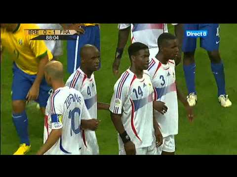 [Coupe du monde de football 2006] France - Brésil : Coup franc dangereux de Ronaldinho (16:9)