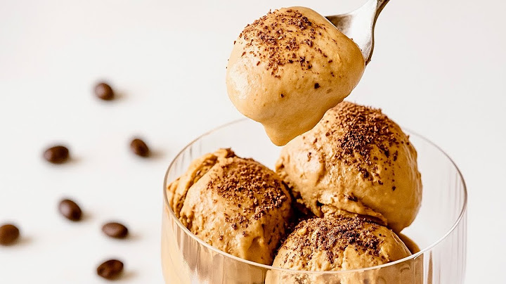 Make your own coffee ice cream – without an ice cream maker and without eggs! Super creamy & easy!