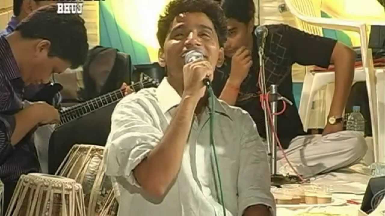 Jane kya dhundhte rahete hai.