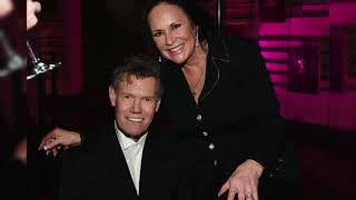 Randy Travis at 66: The Stroke That Silenced a Legend… But Not His Spirit