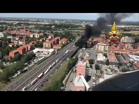 Incendio tra TIR a Bologna, Chiusa la A14