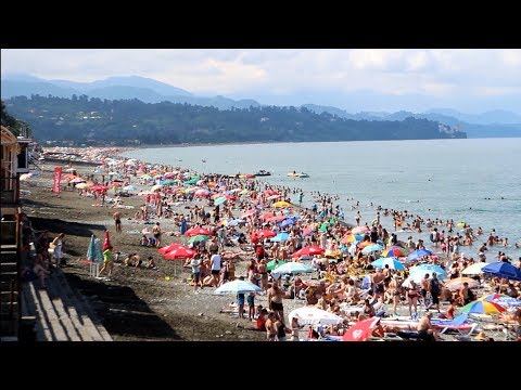 08 08 2019 вавилоское столпотворение на пляже Кобулети ქობულეთი Аджария Грузия