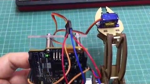 intel Genuino 101 based Robot arm