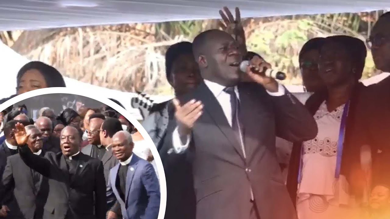 Elder Mireku leads Powerful Pentecost Praise at Apostle Michael Ntumys funeral