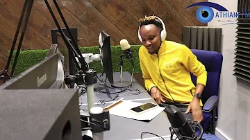 Alex Kasau kisinga na DJ NOMANOMA vaa mitamboni ya Athiani FM (Handshake)