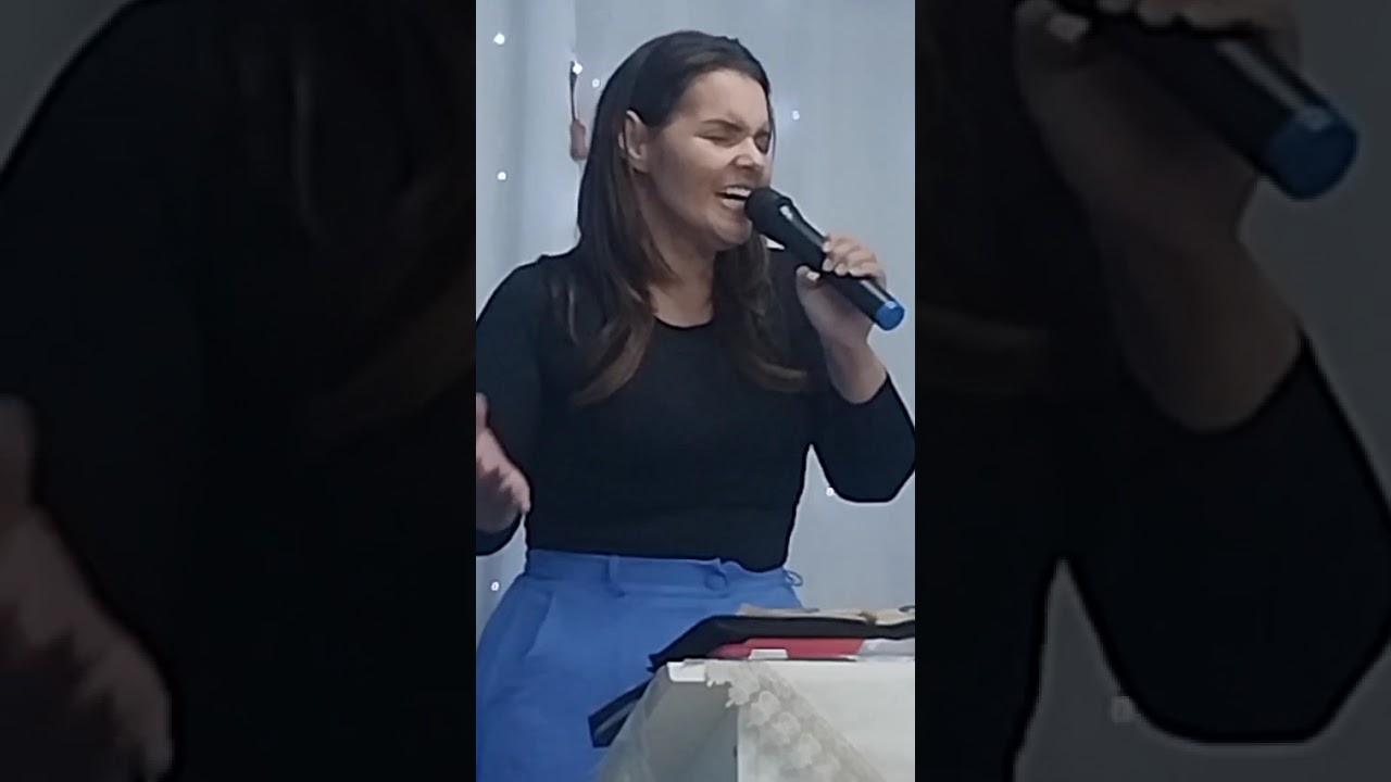 Aline Rodrigues adorando em canoas