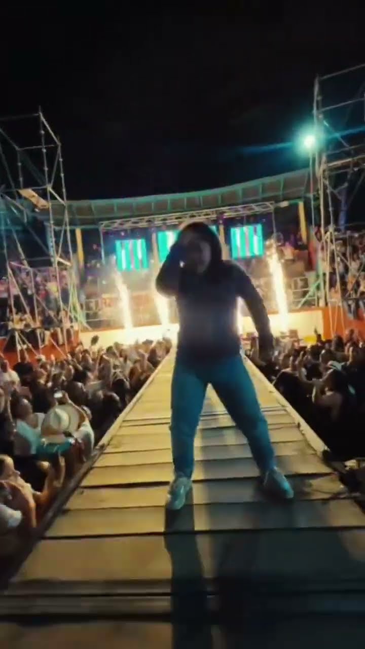 La energía de Danna es la que necesitamos pa empezar el año con toda ??Que belleza de noche