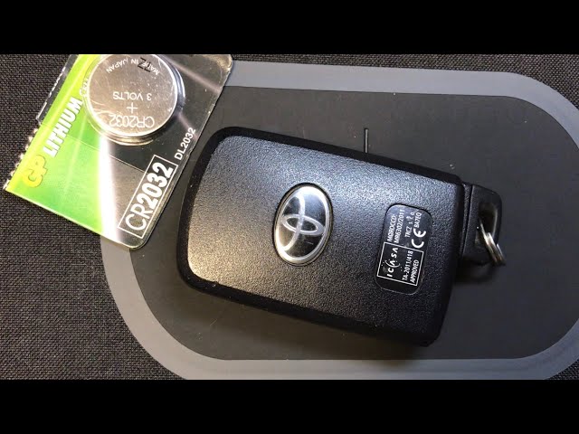 Batterie wechseln beim Autoschlüssel Toyota Yaris 