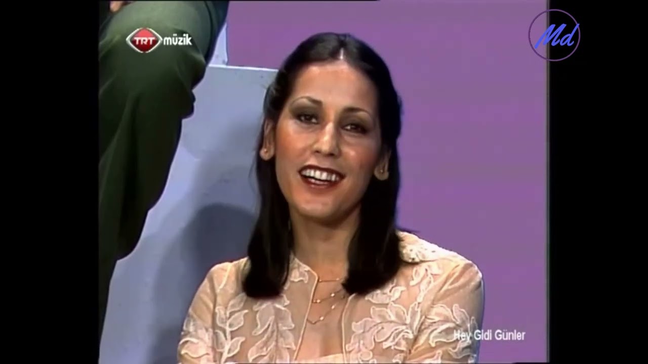 TRT Türk Halk Müziği Sanatçıları Korosu  / Potpuri ( 1980'ler )