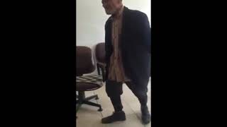 Korona Kovid 19 Evde Kafayı Yiyen Dede Kendi Kendine Dans Halay Cekiyor
