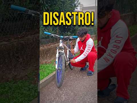 HO DISTRUTTO LA MIA BICI CON UN MARTELLO! 🔨😱 (Finita dal Meccanico) #shorts