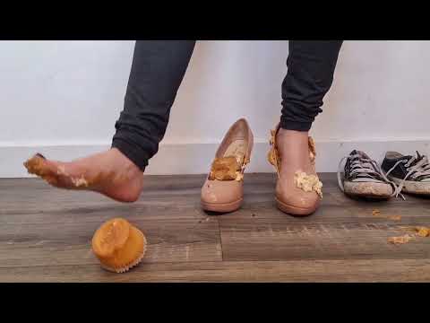 Gym girl vs. cupcakes 🧁 | Food crushing in heels  & ASMR