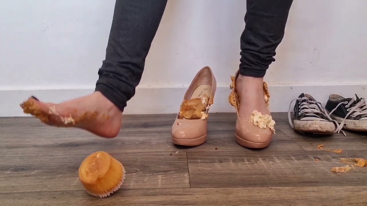 Gym girl vs. cupcakes 🧁 | Food crushing in heels  & ASMR