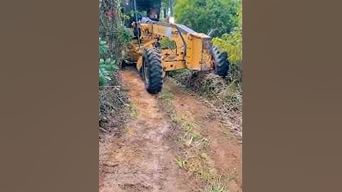 Amazing Extreme Motor Grader Operator Trimming Slope Skills