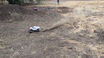 Insane Traxxas Mid-Motor Rustler on 4S, ECX Ruckus 2WD Brushless - Bashing and Jumping in the Dirt
