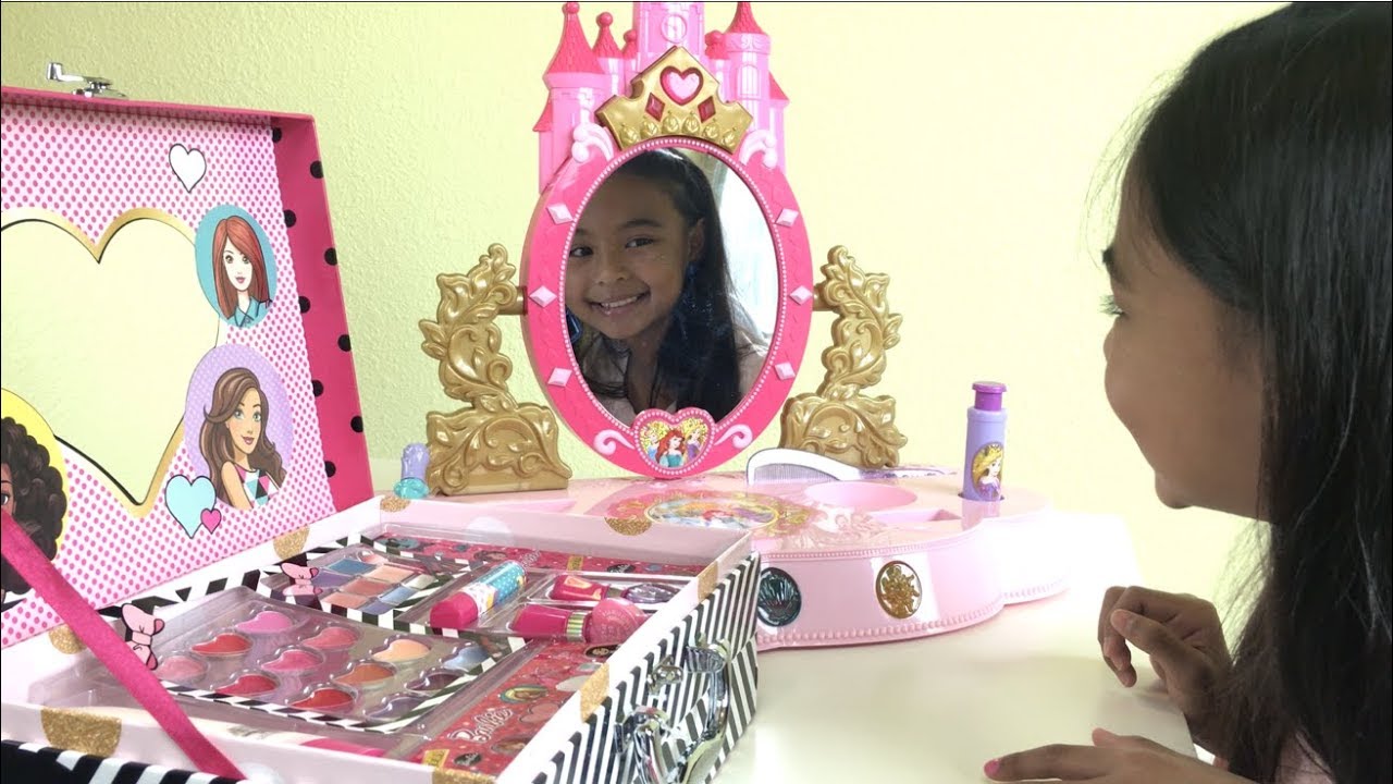 barbie vanity case