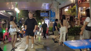 Bangkok&#39;s bustling Sukhumvit Road | ถนนสุขุมวิทอันพลุกพล่านของกรุงเทพฯ