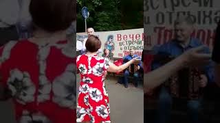 Измайловский пятачок ,День России 12 июня 2022 года ,веселая пляска под гармонь.