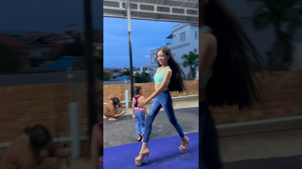 How Smooth of her walk 