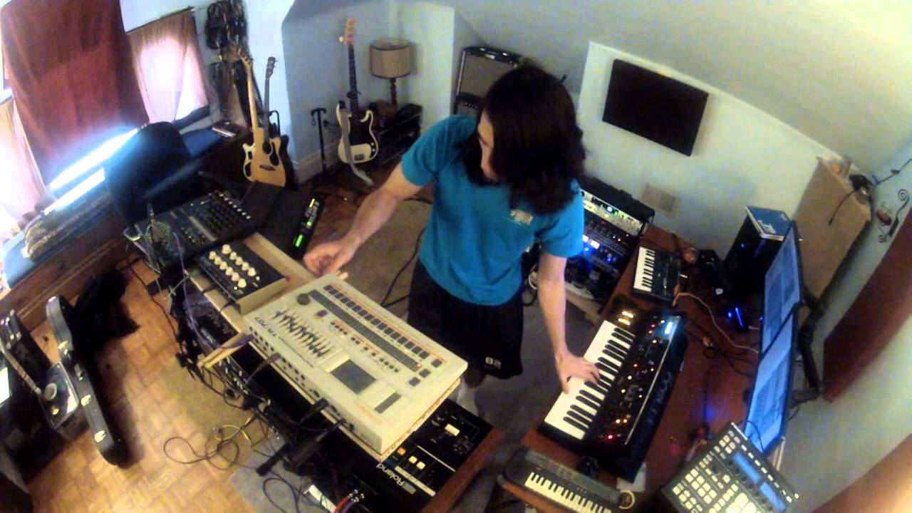 Chalk Dinosaur ◊ Studio 4 ◊ Live in the Bellevue Attic adlı videoyu YouTube'da izle Chalk Dinosaur ◊ Studio 4 ◊ Live in the Bellevue Attic adlı videoyu YouTube'da izle