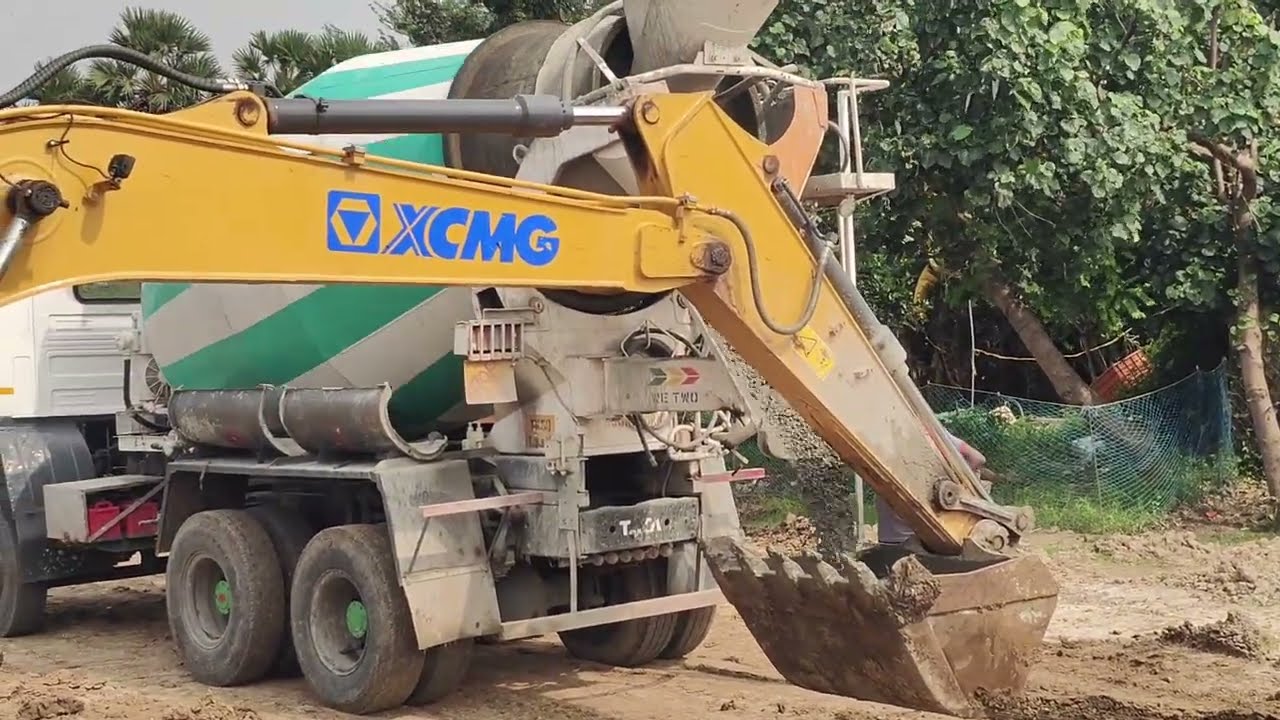 XCMG XI140C || Smart Way to Pour Concrete! Excavator vs Retaining Wall Construction"