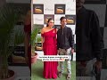 Karishma Kapoor lovingly gives photos to her fans❤️🥰#thefilmycharcha #bollywood #trending