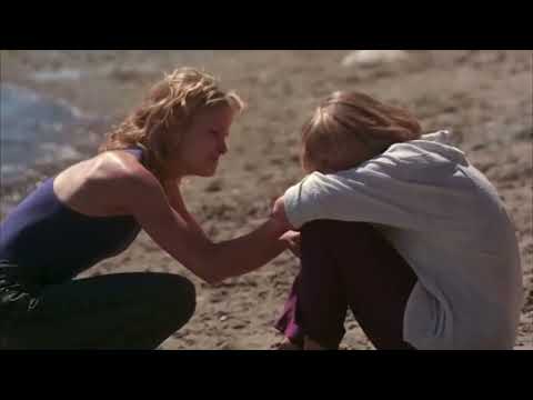 Helen Mirren And Kyra Sedgwick Lesbian Kiss Scene On Beach From 90s Hollywood Movies