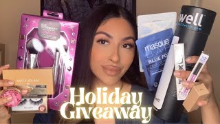 Holiday Giveaway | Giselle Sanchez