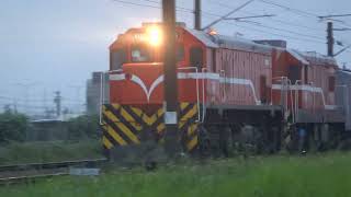 03/23/2022 台鐵 7201次 散裝貨列 本務R156柴電機車 回送R31柴電機車 石龜通過 / TRA EMD G22-CU+G12 leading manifest train