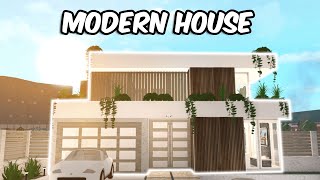 BUILDING A MODERN HOUSE IN BLOXBURG