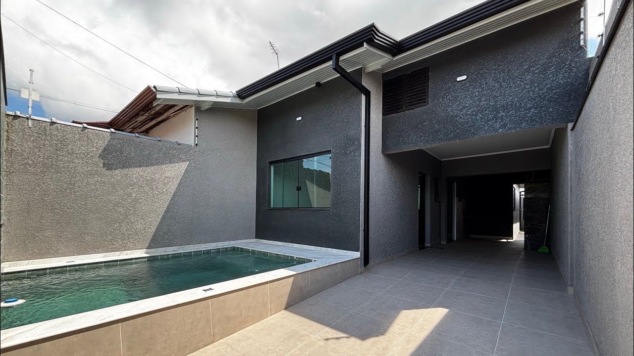 Casa com piscina bem perto da centro da praia de Peruíbe (tudo de primeira e qualidade) confira!!!!